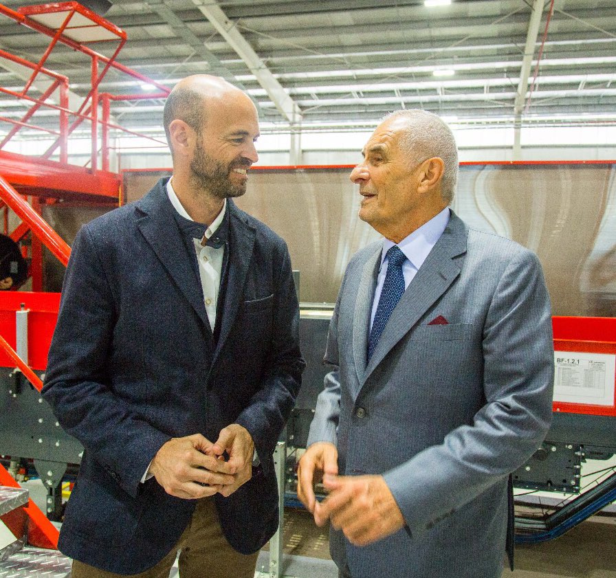 Guillodietrich's tweet photo. En la inauguración de la central de @Andreani_arg. Una muestra de la Argentina en movimiento, con confianza en el país, trabajo e innovación https://t.co/Y4R26fnXyo