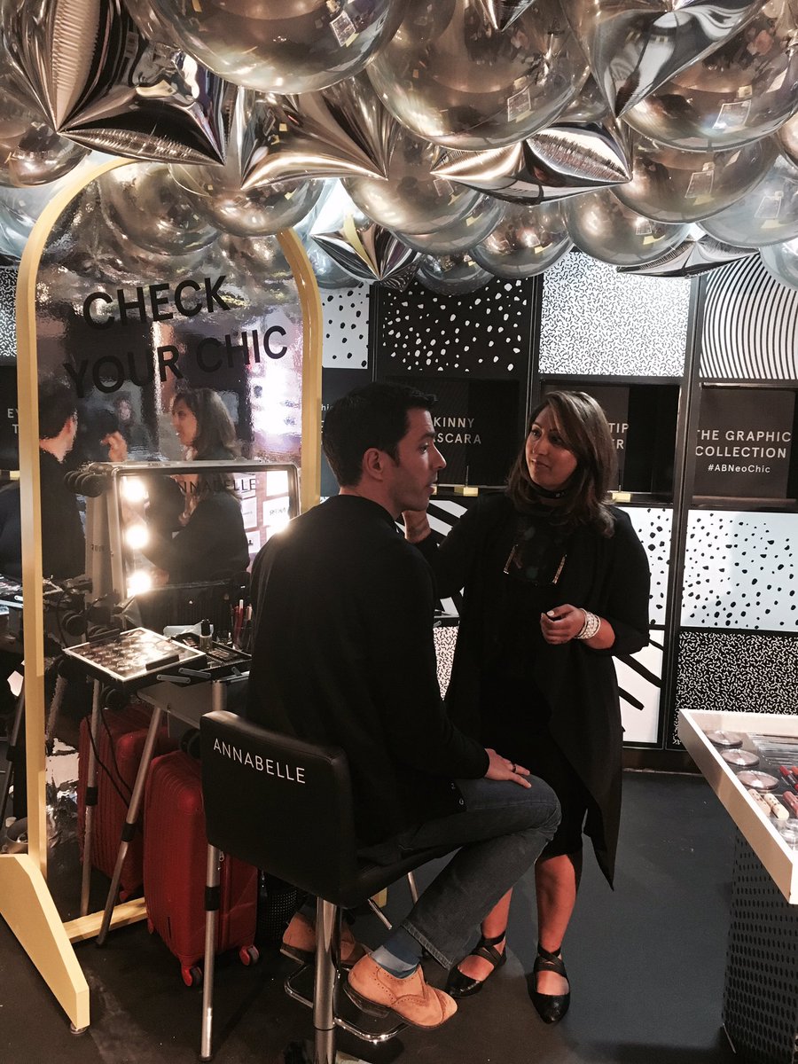 AnnabelleTweets's tweet image. #Spotted Les Property Brothers @MrDrewScott @MrSilverScott qui font de l&apos;œil à la caméra au bar beauté #ABNeoChic! #NKPRIT17 #TIFF