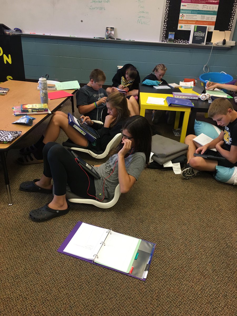 GroehlerEnglish's tweet photo. Reading on @CNN about #michellecarter and #CyberBullying #doubleentryjournal #allinadaysELA #bmsbears #flexibleseating #2ndaeyELA https://t.co/2v7yvJyoXe
