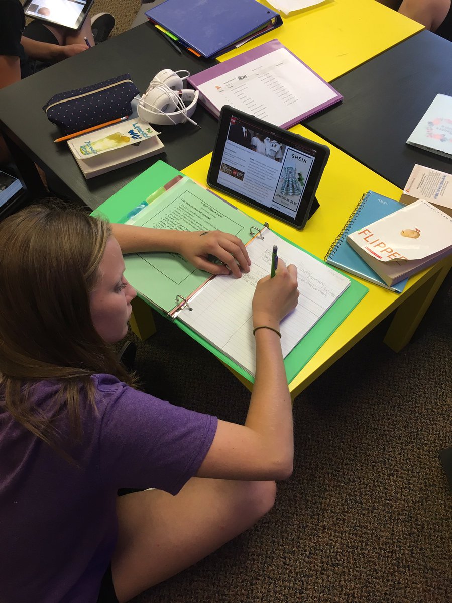 GroehlerEnglish's tweet photo. Reading on @CNN about #michellecarter and #CyberBullying #doubleentryjournal #allinadaysELA #bmsbears #flexibleseating #2ndaeyELA https://t.co/2v7yvJyoXe