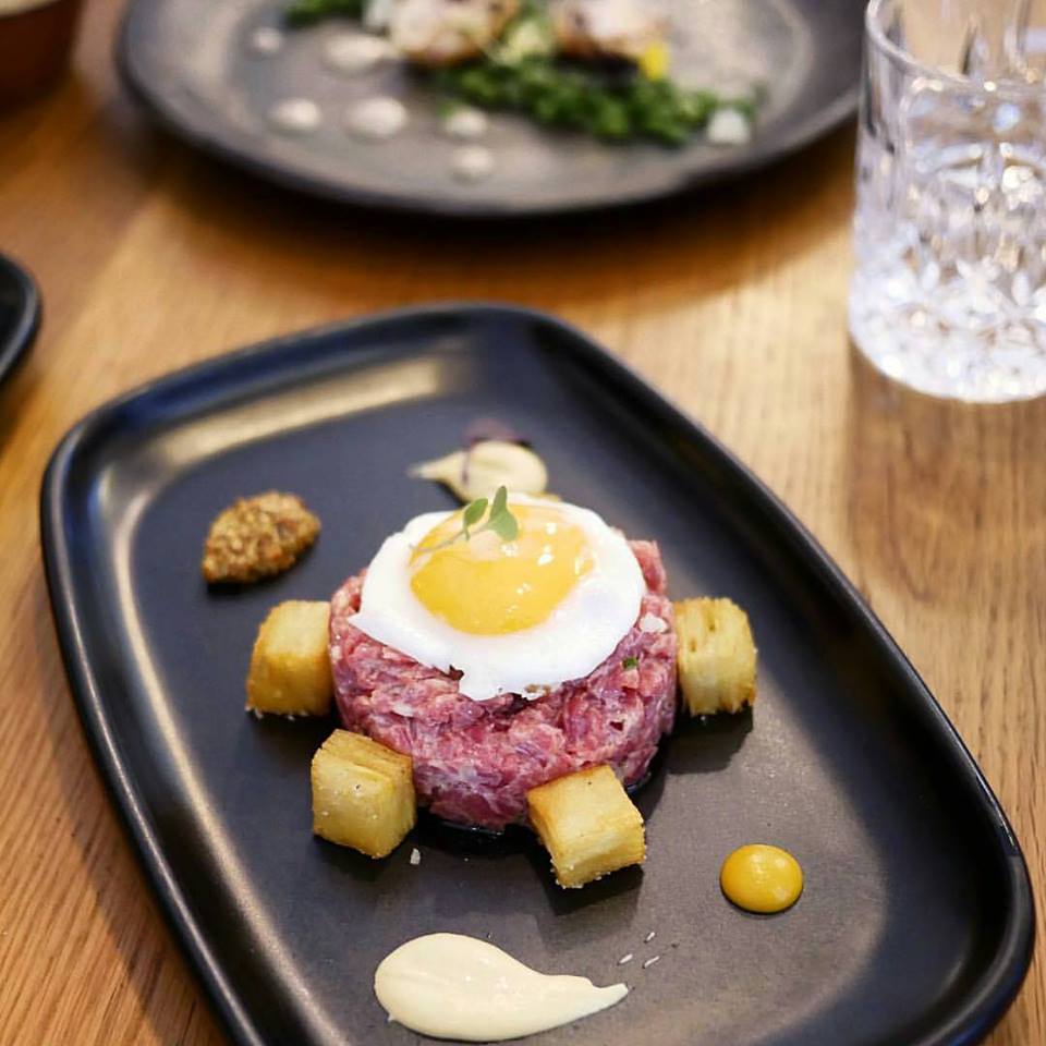BcnRestaurantes's tweet photo. Ensayada cocina servida en un espacio de entendida modernidad y ambiente cuidadosamente despreocupado.
RESERVAS ➡️ https://t.co/Bpg9qqNmap https://t.co/EMTZ9M6bQY
