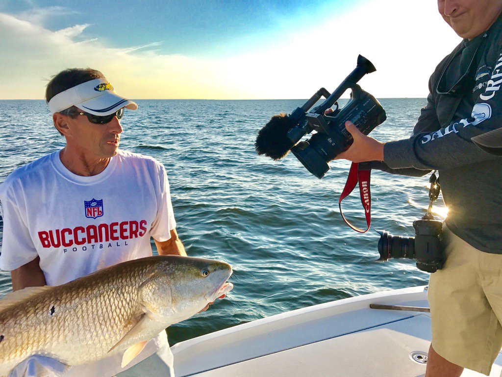 steveloganshow's tweet photo. Catchin big reds with Capn Brian Goodwin #nativeguide.net. Yesterday in the Pamlico sound https://t.co/DnYfNGnS1L