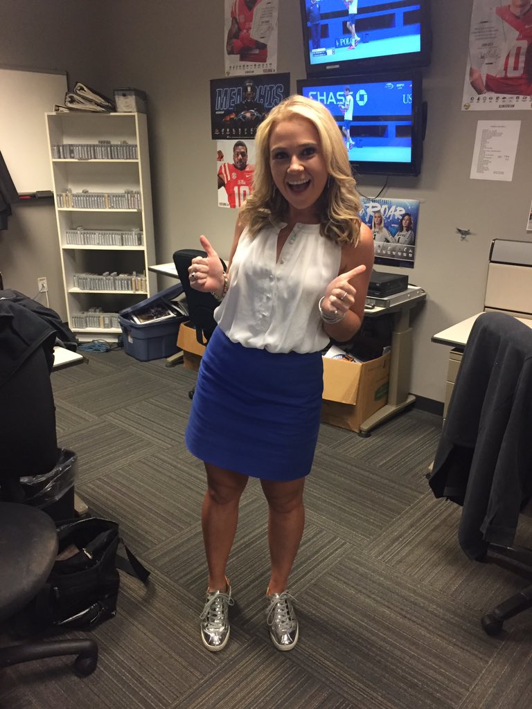tishclarktv1234's tweet photo. Ck out my girl @Local24Jessica getn ready for #FridayNightFootball #LocalPrepLive I want those shiny shoes ππ€£β€οΈπππ @LocalMemphis https://t.co/p3hD7Boben