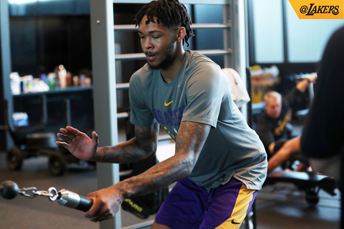 LosLakers's tweet photo. Mañanas en la oficina #LakersWork https://t.co/675ywPxeco