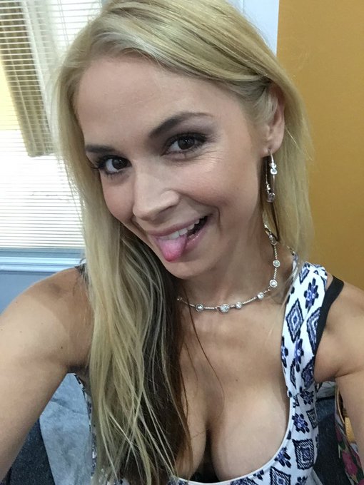 Horny today ❤️🎥😘 https://t.co/fvpg28EcTN