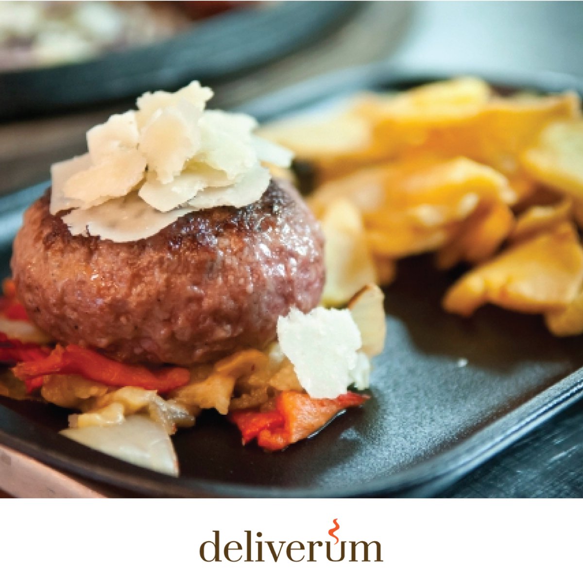 Deliverum's tweet photo. Montesquiu ofrece una propuesta completa que combina tapas y recetas tradicionales con exóticos platos. https://t.co/FjbIOkVydX https://t.co/2aXrcQ6YsT