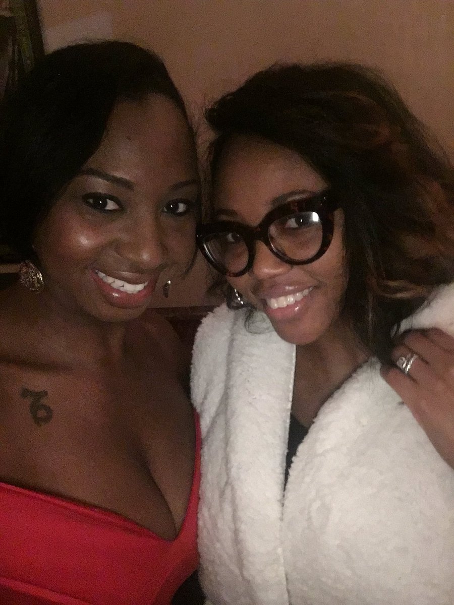 DanakedSoul's tweet photo. #FineWomenFriday #MilfEdition #NotMEthough 😂@IModelontheWknd @sal05 @YourfavGemini https://t.co/QXsv12LJW9