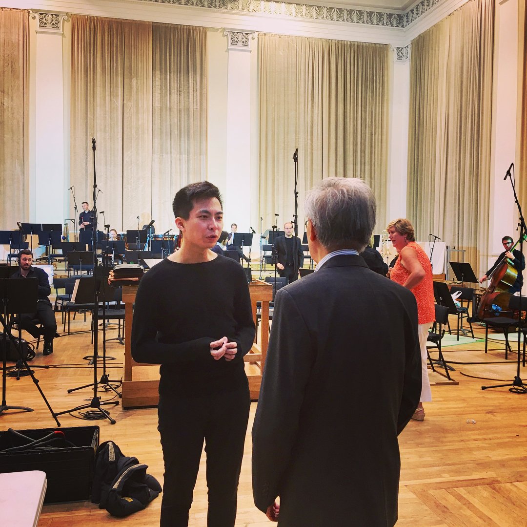 dakapp_official's tweet photo. This is how violinist @YiJiaSusanneHou experienced the recording of her #DakApp #masterclass with the @rpoonline. #classicalmusic #dakappers https://t.co/NnWXGbFVd4