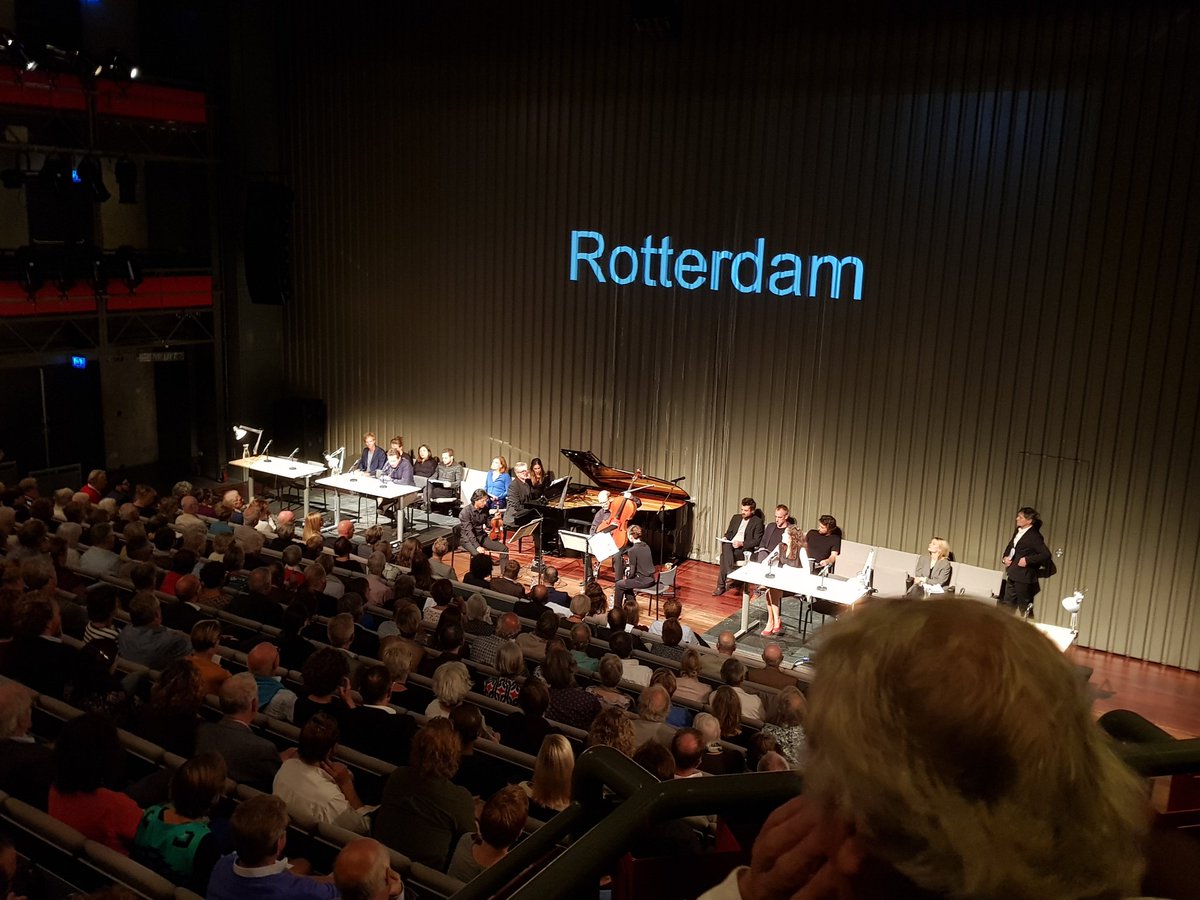 De opening van #TheaterRotterdam.... cultuurpessimisme van Johan Doesburg. Statische theaterlezing 'In Europa'.