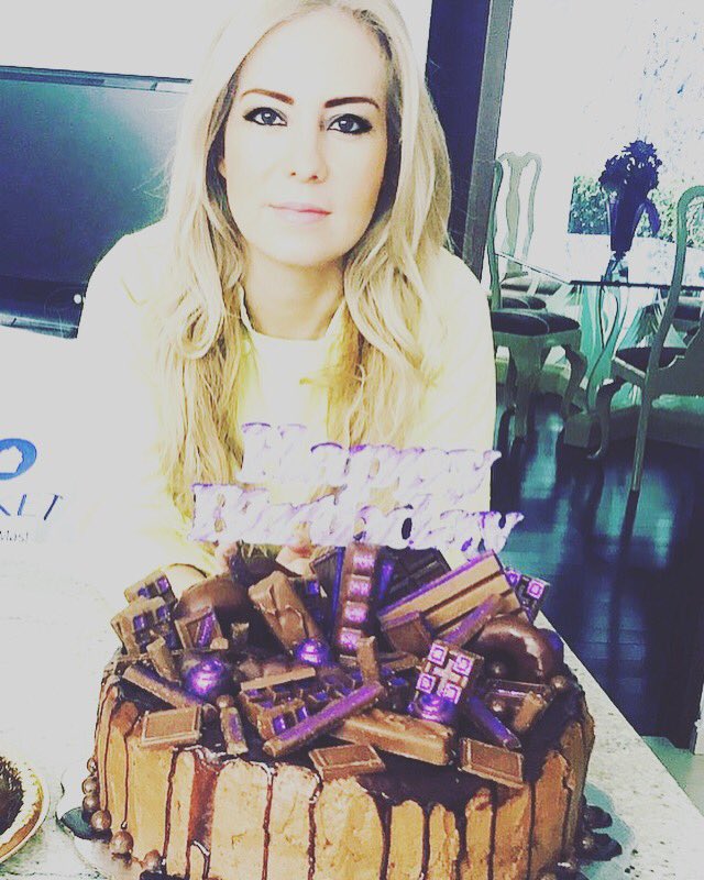 kushamama's tweet photo. #drippingcake para los amantes del #chocolate cotizaciones en: kushamama@gmail.com https://t.co/nyokwwg2Ph