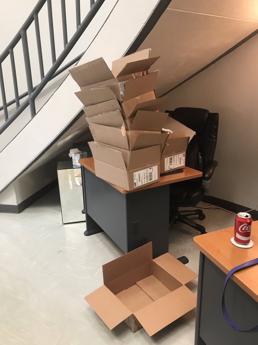 MP_Movement's tweet photo. I love having three female bosses 🙌🏽💗 these boxes were all FULL OF STUFF!! https://t.co/jXl1HuzOaX