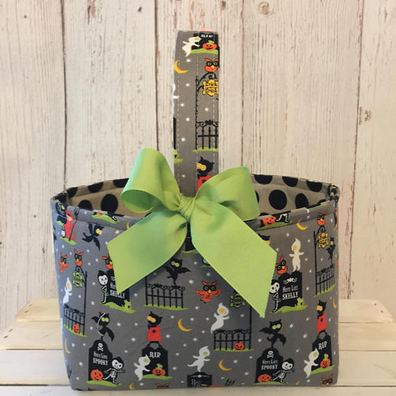 Trick or Treat? Get your #Halloween Basket while supplies last!  
etsy.com/listing/555441… 
#trickortreat #handmade #EtsyShop #EtsyFinds