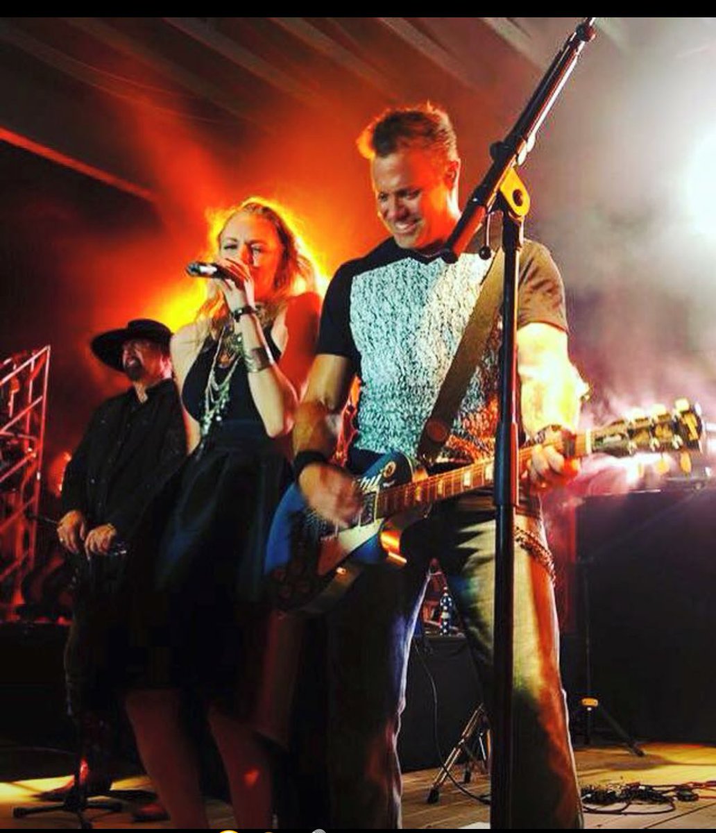 TheAlexisGomez's tweet photo. #troygentry #montgomerygenty #thisismytown #countrymusic https://t.co/d0TcdYaYzi