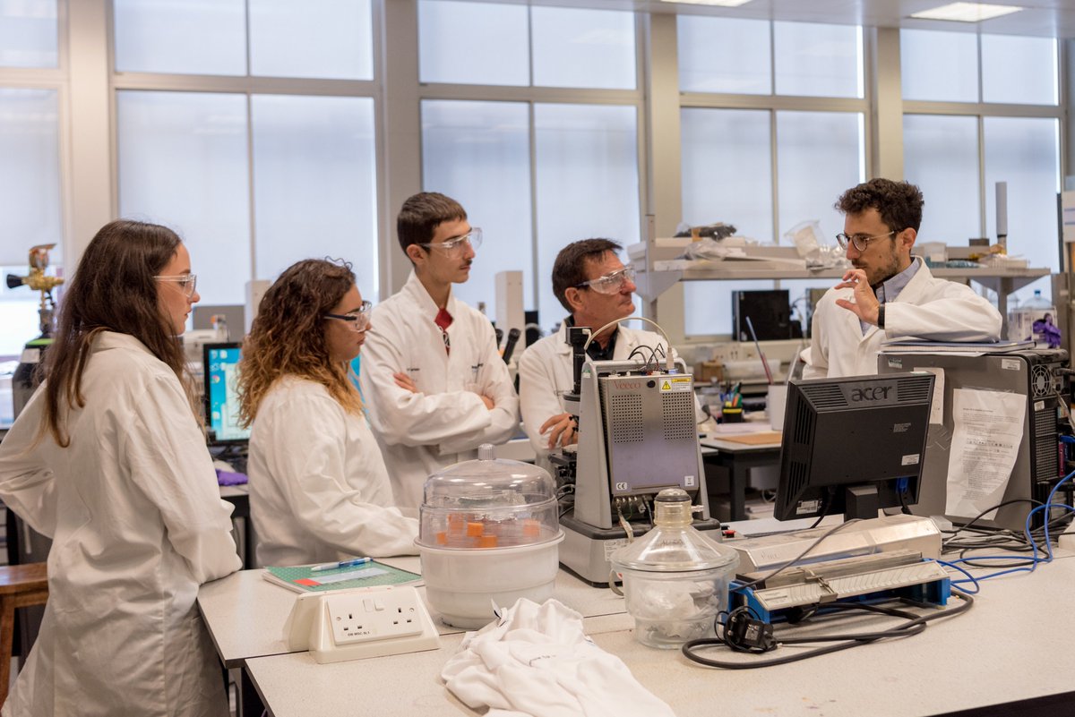 ITN_INFORM's tweet image. Italian high school students have visited this Wednesday #ITN_INFORM’s ESRs at #imperialcollege