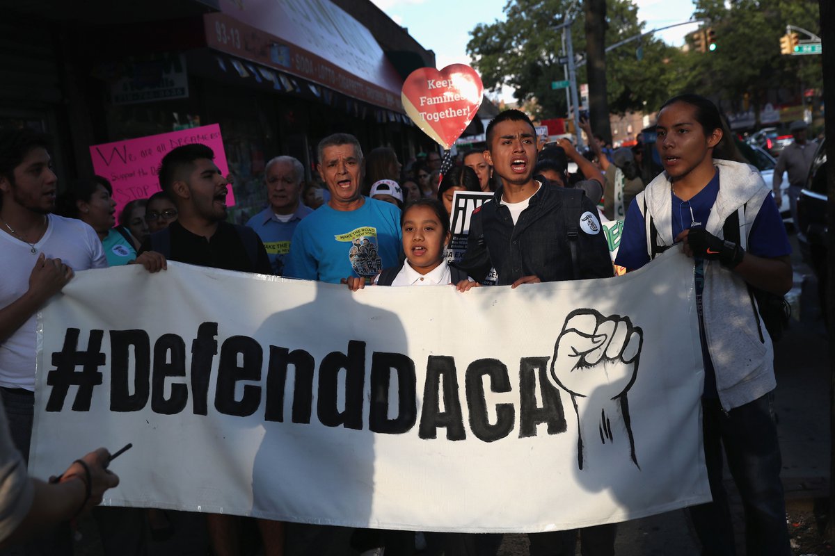 EfectoTrump's tweet photo. Universidad de California #UC demanda a #Trump por eliminar #DACA
→https://t.co/7FKQ593Um7 https://t.co/fBl0EBY8Gw