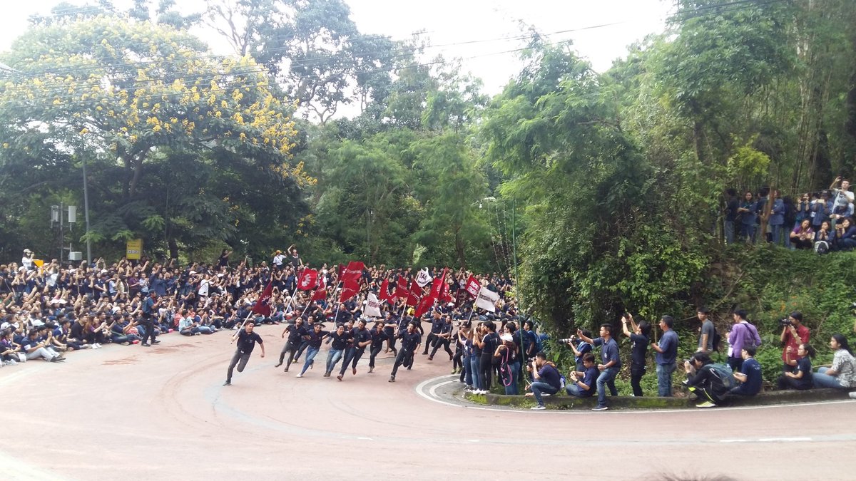 Peddadee's tweet photo. ถ่ายได้เท่านี้แหละ #CMUtrekking2017 https://t.co/yN68IXkrt2