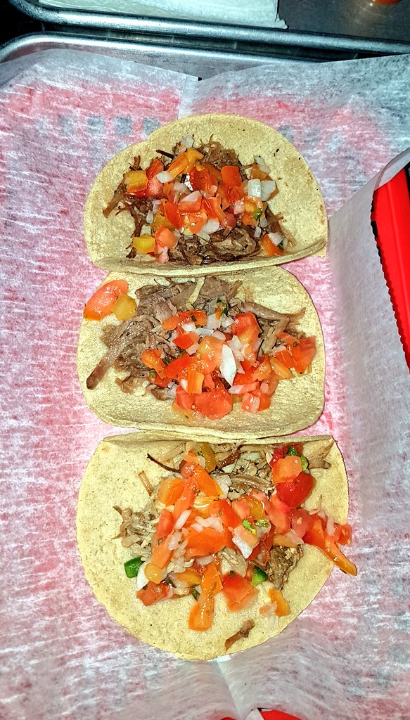 Zambranitis's tweet photo. Déjenme ser feliz, por favor! #TacoStop https://t.co/03TcuX0bj8