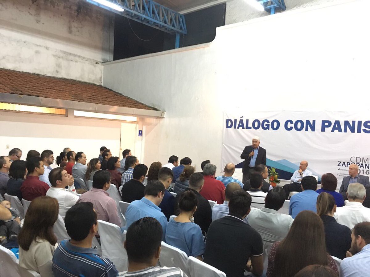 CDMZAPOPAN's tweet photo. Excelente convocatoria del Presidente del Comité Municipal Alfonso Rejón, con la charla De Francisco Ramírez Acuña y Fernando Guzmán. https://t.co/APHiFrF6bZ