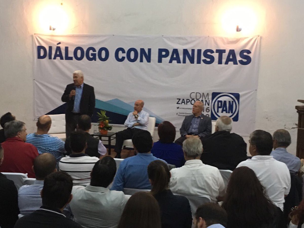 CDMZAPOPAN's tweet photo. Excelente convocatoria del Presidente del Comité Municipal Alfonso Rejón, con la charla De Francisco Ramírez Acuña y Fernando Guzmán. https://t.co/APHiFrF6bZ