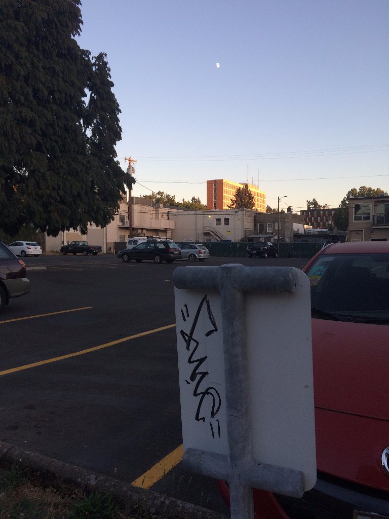 UniqueEug's tweet photo. Eugene, Oregon

#Eugene #Oregon #Fine #StreetArt #Art #Graffiti #GraffitiArt #Photograph #Moon #Sunset #Tags #TagsOfEugene #UniqueEUG https://t.co/jq0KaK16DX