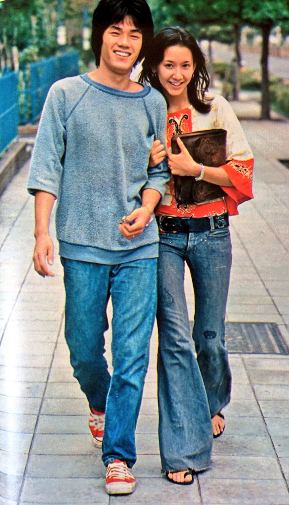 ぶるうじーん ぶるうす 1974年頃の神戸にて サーファールックのカップル サーファー と言っても波乗りをする本格派の意味ではなく この場合はあくまでファッションの呼び名なんだそうです