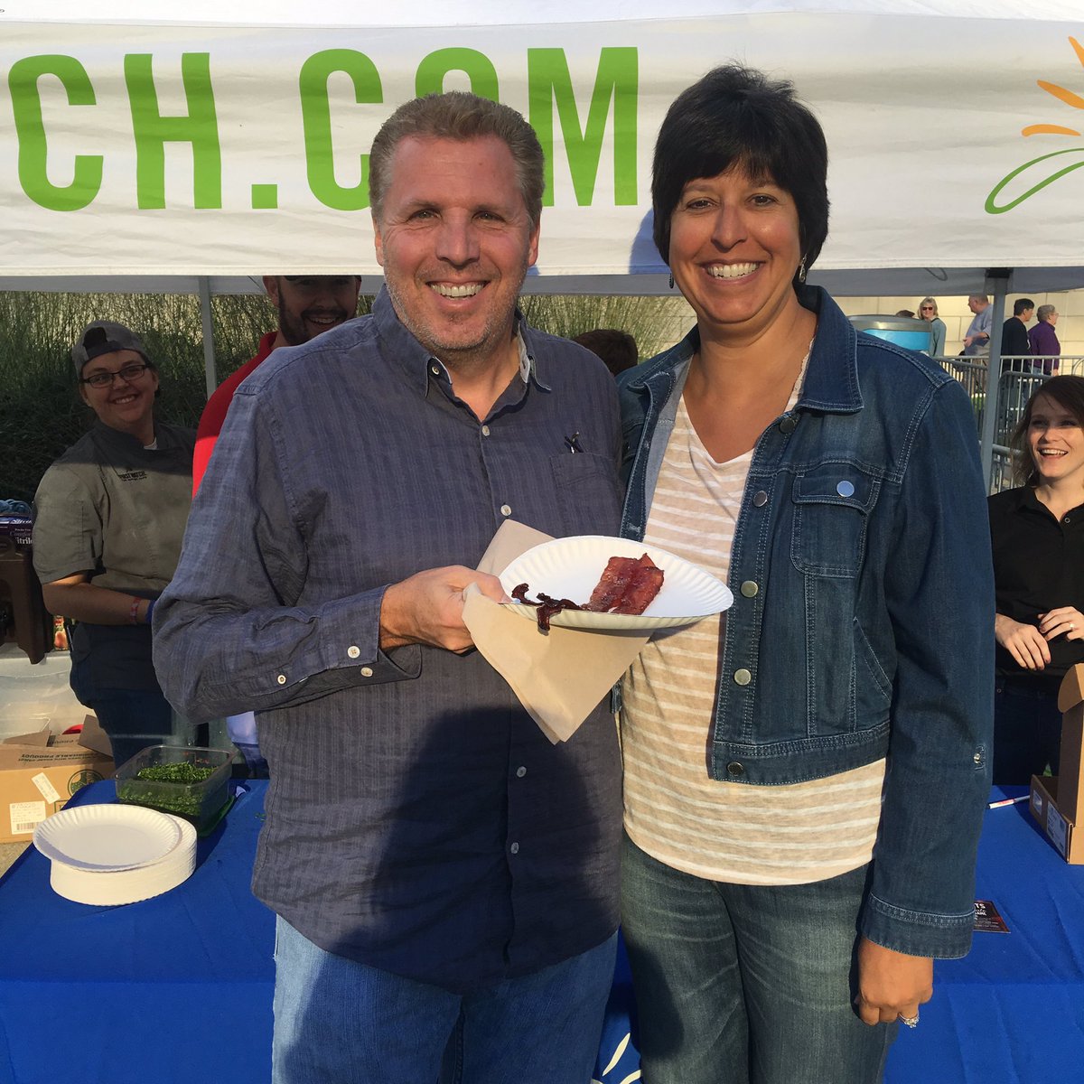 ohiobaconfest's tweet photo. Nothing brings two people together like...bacon 👫#OhioBaconFest https://t.co/vda1hhOyNQ