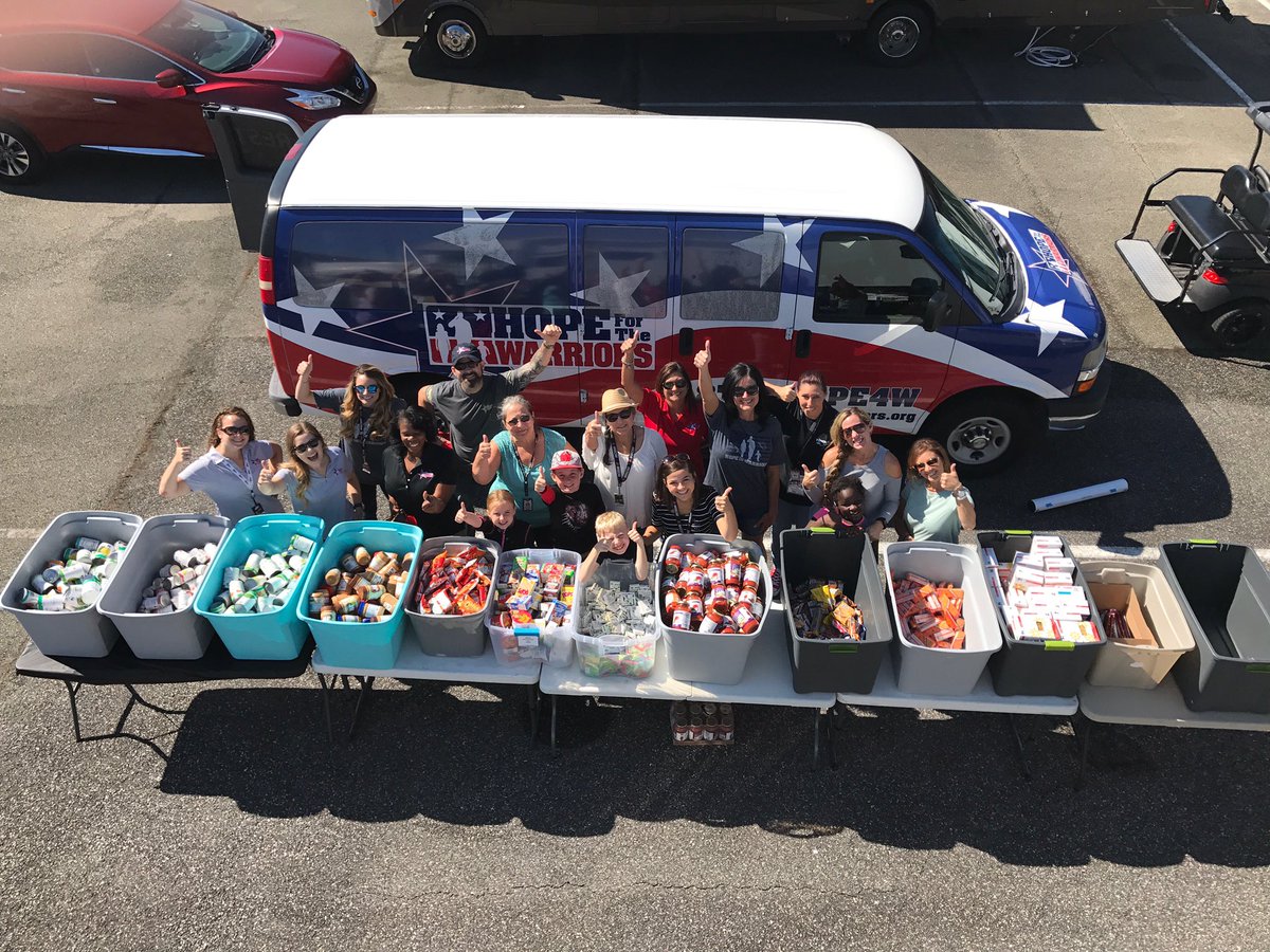H4WRobin's tweet photo. .@FollowMRO what a great day to do something nice for military families. Thank you #ShareHope https://t.co/MsuuJN2kWq