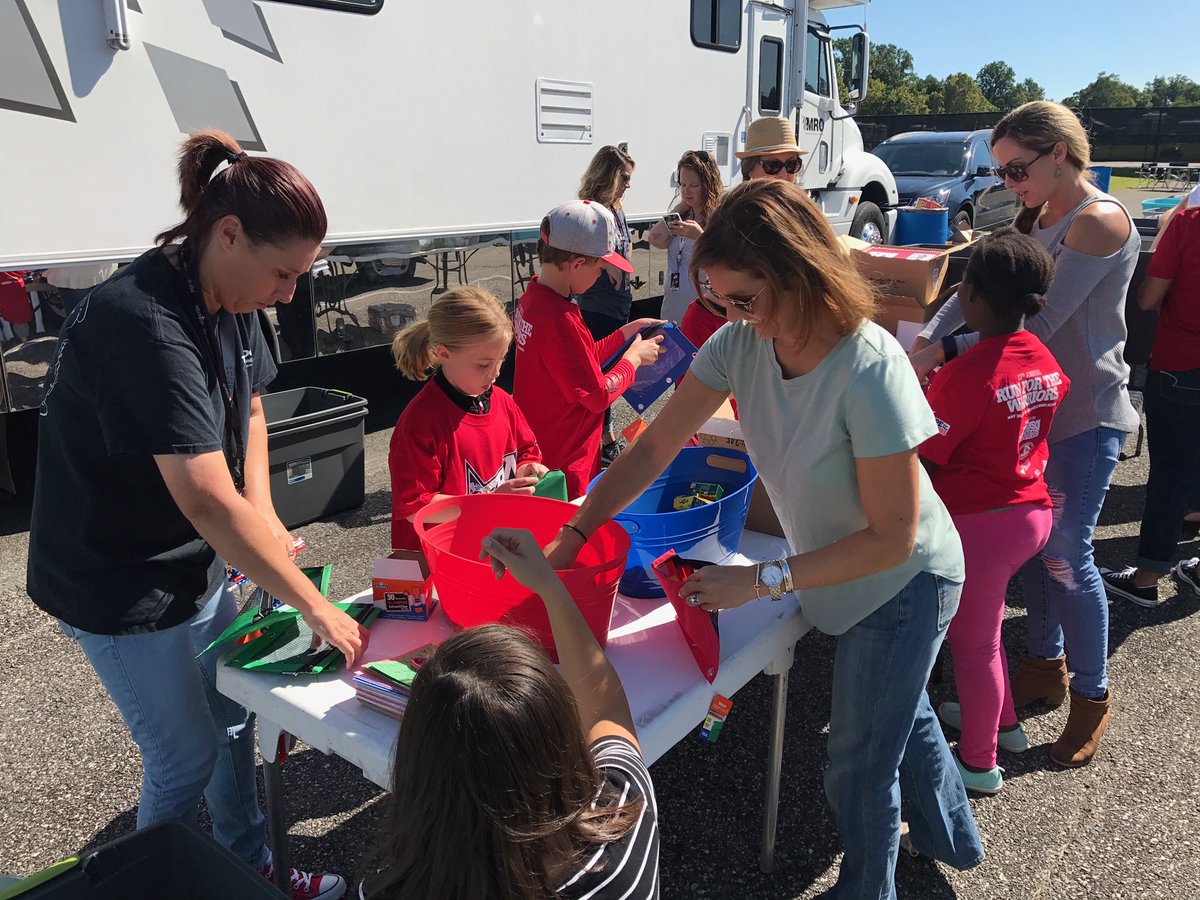 H4WRobin's tweet photo. .@FollowMRO what a great day to do something nice for military families. Thank you #ShareHope https://t.co/MsuuJN2kWq