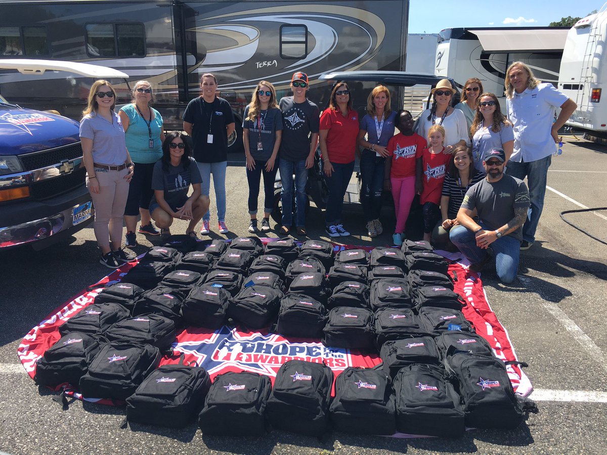 H4WRobin's tweet photo. .@FollowMRO what a great day to do something nice for military families. Thank you #ShareHope https://t.co/MsuuJN2kWq