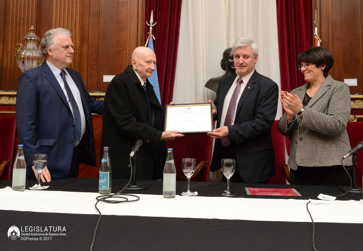 raposoemilio's tweet photo. Roberto Fanego, conocido como Sr. Tortoni, fue declarado #PersonalidadDestacada de la #Cultura de la Ciudad en @LegisCABA @Grancafetortoni https://t.co/p53lsCk44h