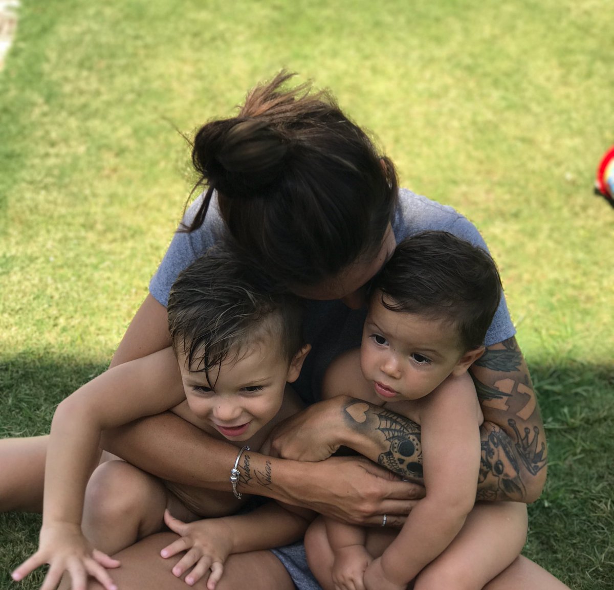 maria_hb18's tweet photo. El abrazo del oso 🐻♥️ ! https://t.co/5CnjT0QPJT