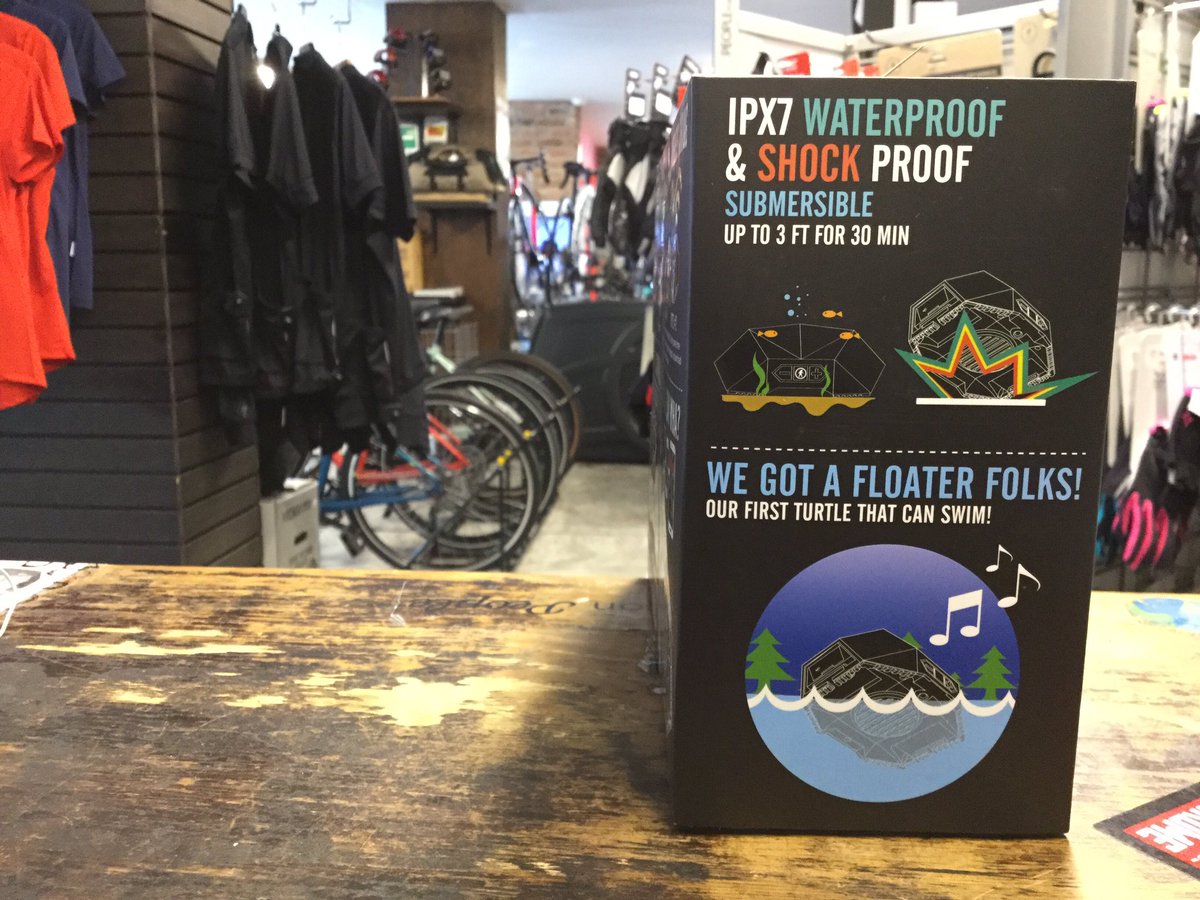 PFBmexico's tweet image. La bocina #TurtleShell de @OutdoorTech es la onda para llevar tu música a donde sea, recargable y resistente al agua y al uso rudo 😱💪🏽👊🏽🎶
