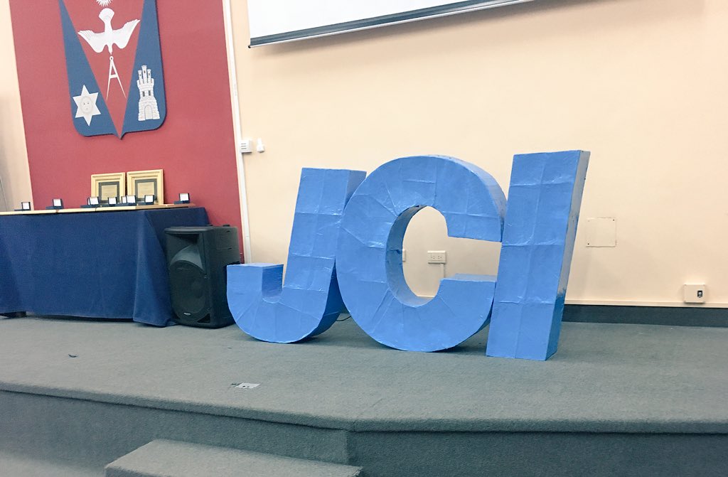 A_RosinaVais's tweet photo. #ApoyoInstitucional #Ahora comienza premios #TOYP2017 a los 10 jóvenes Sobresalientes de Salta @JCISalta_ar https://t.co/OVH6g8RxJO