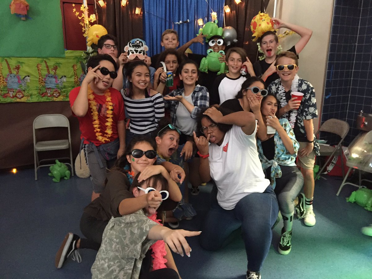 HartHuskies's tweet photo. 8th grade fun @PrincipalAtHart https://t.co/rXgH5Gak3O