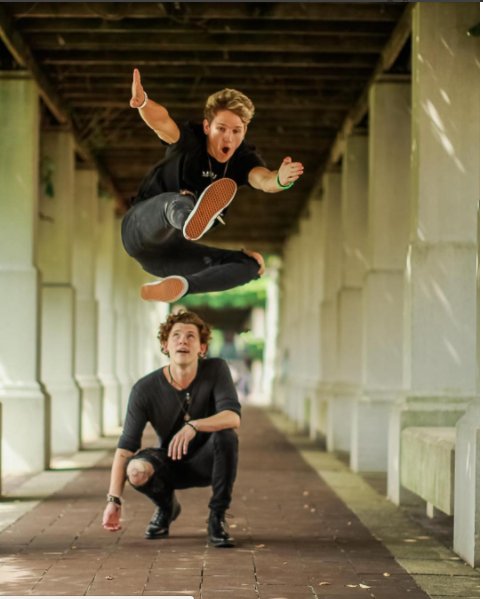 TheTideBR's tweet photo. 📷Fotos pouco vistas do Levi e Drew. #1 https://t.co/0wmQL6NlHh