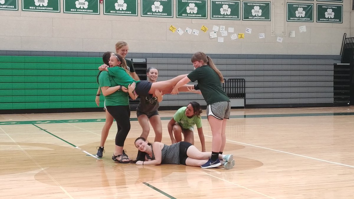 lafayettevball's tweet photo. Nothing brings a team together like ice cream and simple machine charades #teamworkmakesthedreamwork #irishstrong #sjsdproud https://t.co/t5IO9LYogi