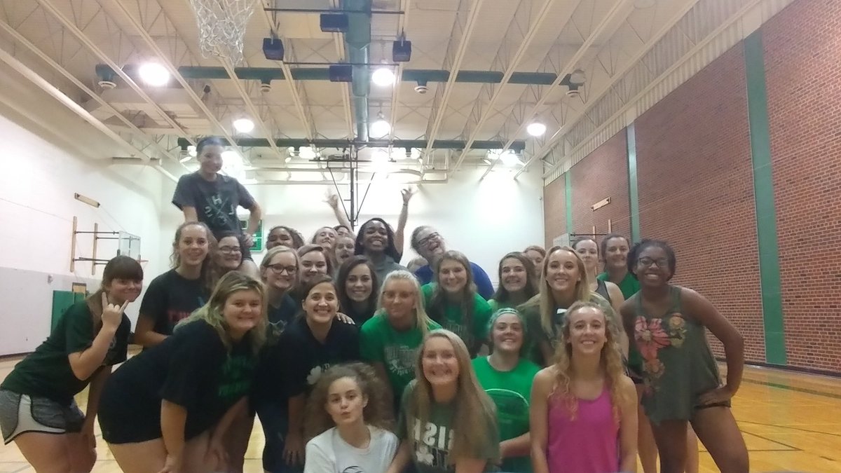 lafayettevball's tweet photo. Nothing brings a team together like ice cream and simple machine charades #teamworkmakesthedreamwork #irishstrong #sjsdproud https://t.co/t5IO9LYogi