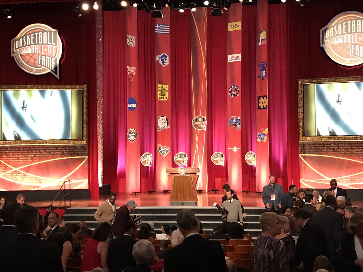 talk2legends's tweet image. The 2017 Basketball HOF induction ceremony is about to begin. Talk2Legends is thrilled to be the official video chat partner 🏀
