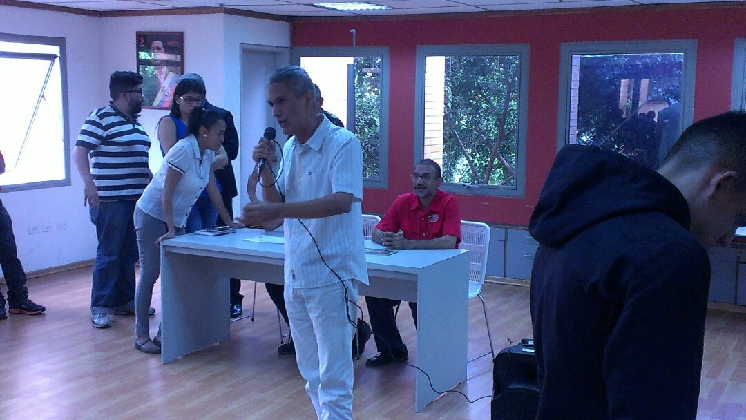 oskr278's tweet photo. URGE DISCUTIR UN NUEVO CONTRATO COLECTIVO EN @MPPPST_ PRA COMBATIR EL EFECTO DLA GUERRA ECONOMICA NO CONVENCIONAL Q PADECEN LOS TRABAJADORES https://t.co/3NNdgVGkgf