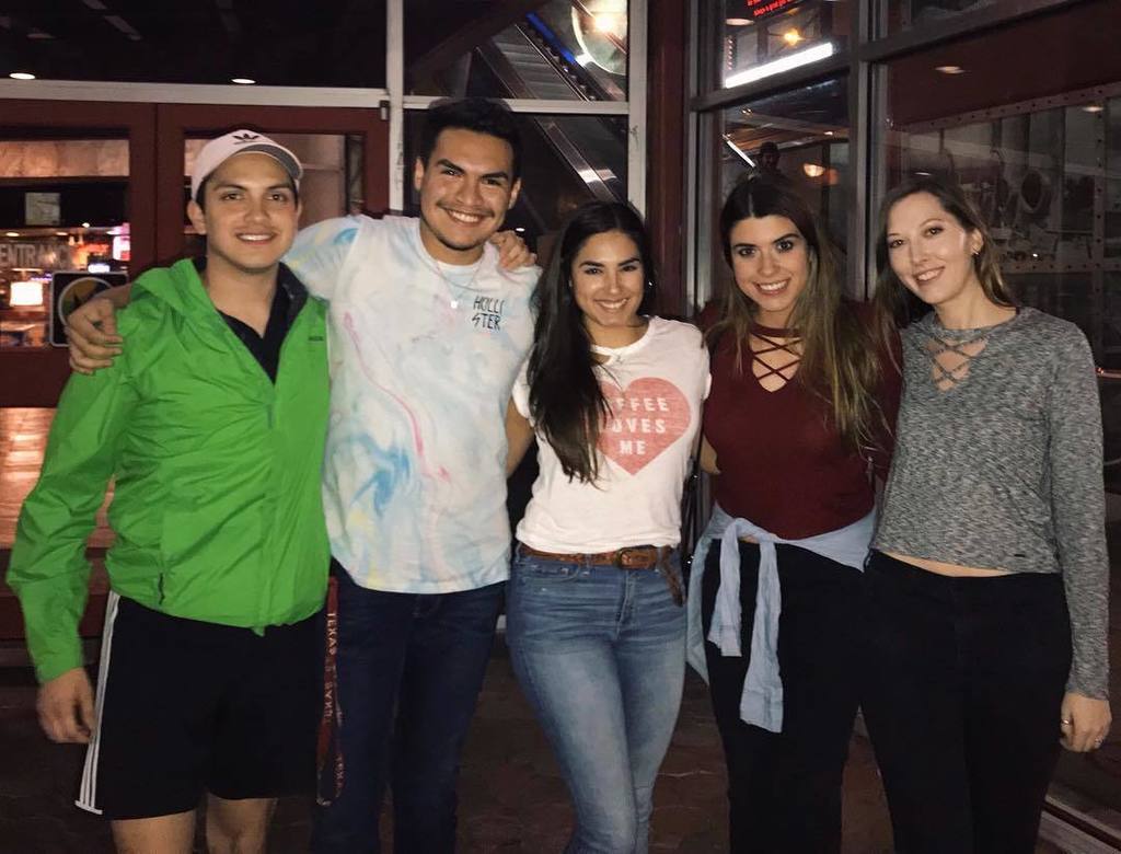 alauramw's tweet photo. Last night bonding at the IT premiere with these cuties ❤️🤡 https://t.co/fSIPS7wlMy https://t.co/rVnKGAxeMK