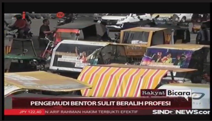 SeputariNews's tweet photo. Pengemudi bentor di Medan sulit beralih profesi. #RakyatBicara https://t.co/f4kDNMLa5Y