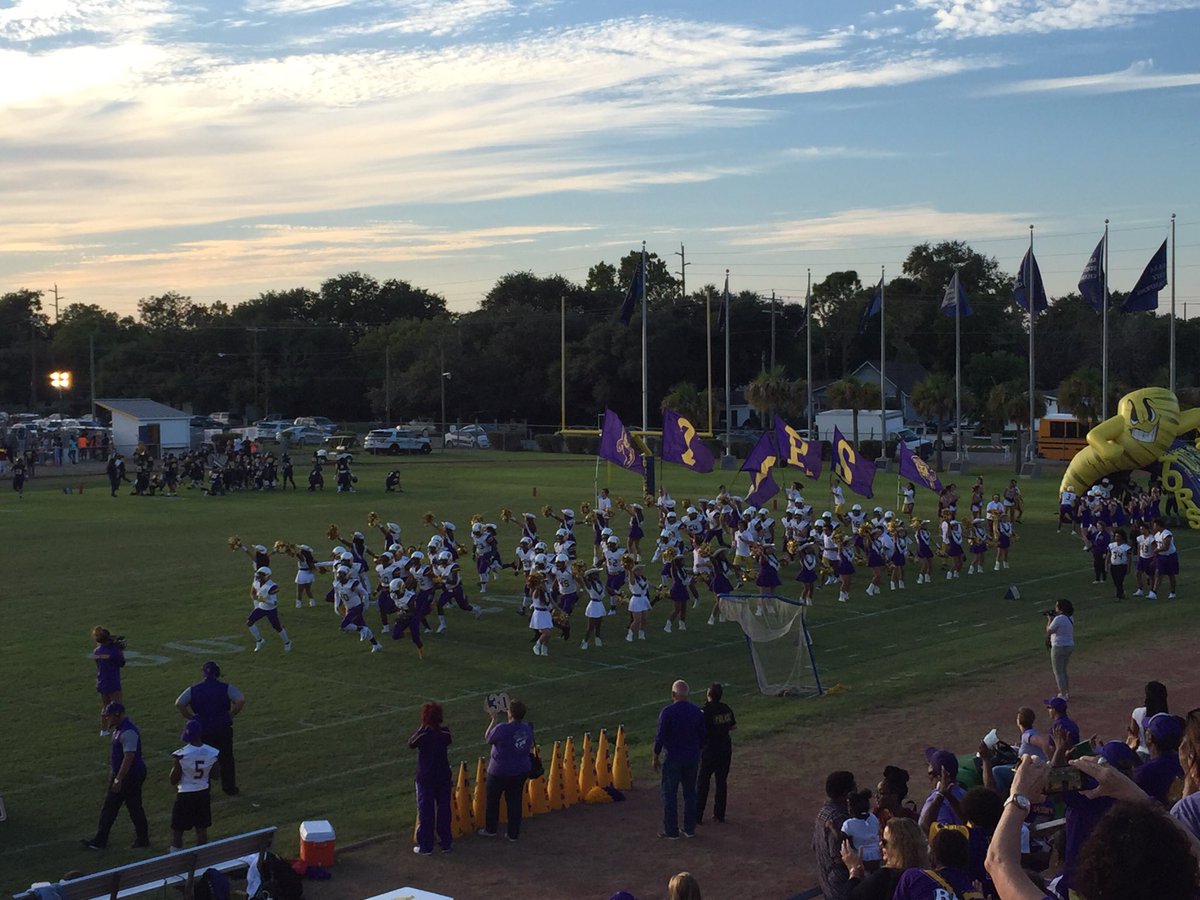 mrsjuliaramirez's tweet photo. Friday Night Lights! 💜💛@BALL_HIGH @galvestonisd https://t.co/PzZtkRmQdB