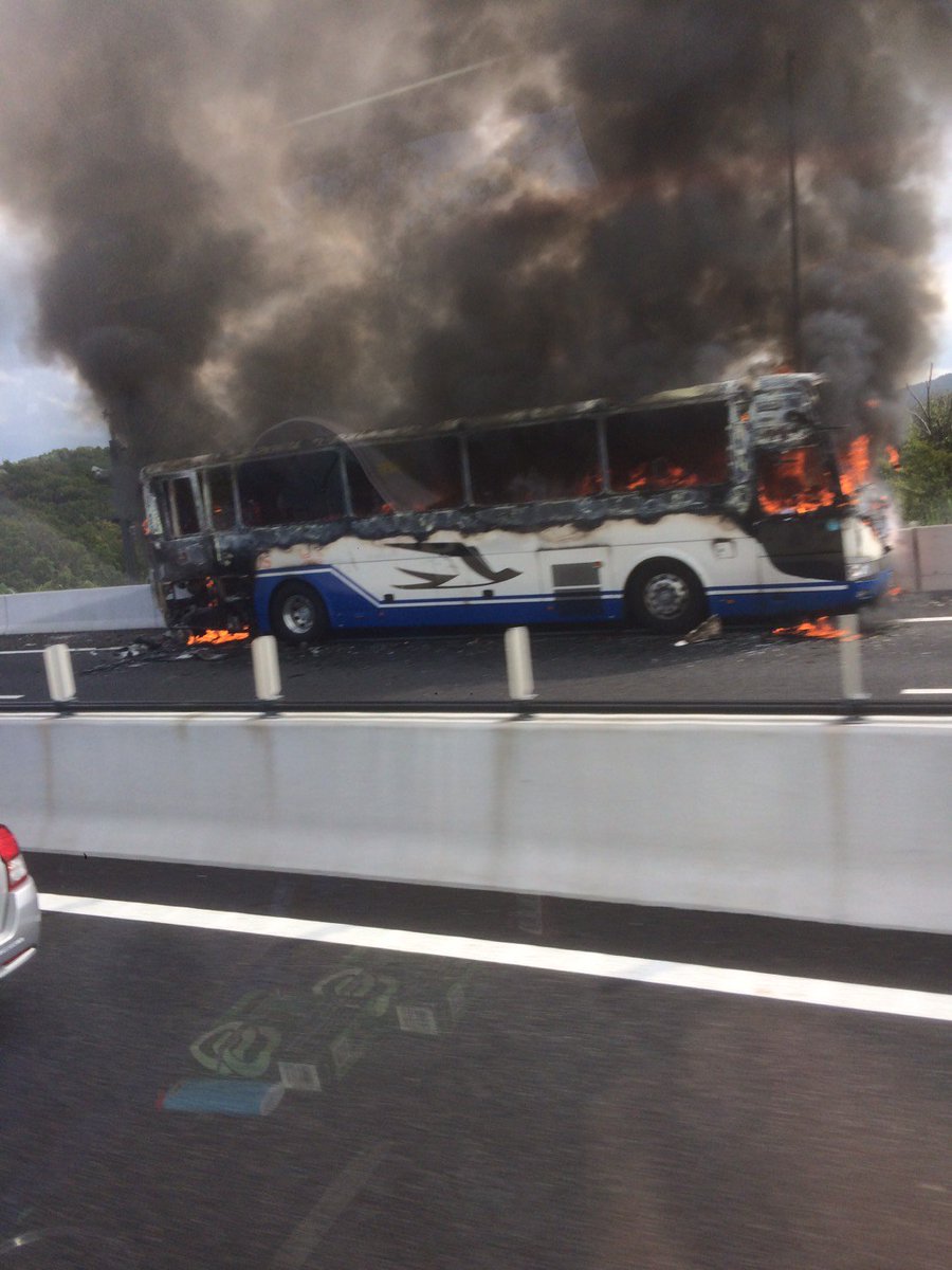 新東名高速道路上り岡崎sa過ぎにてjr東海バス炎上 Togetter