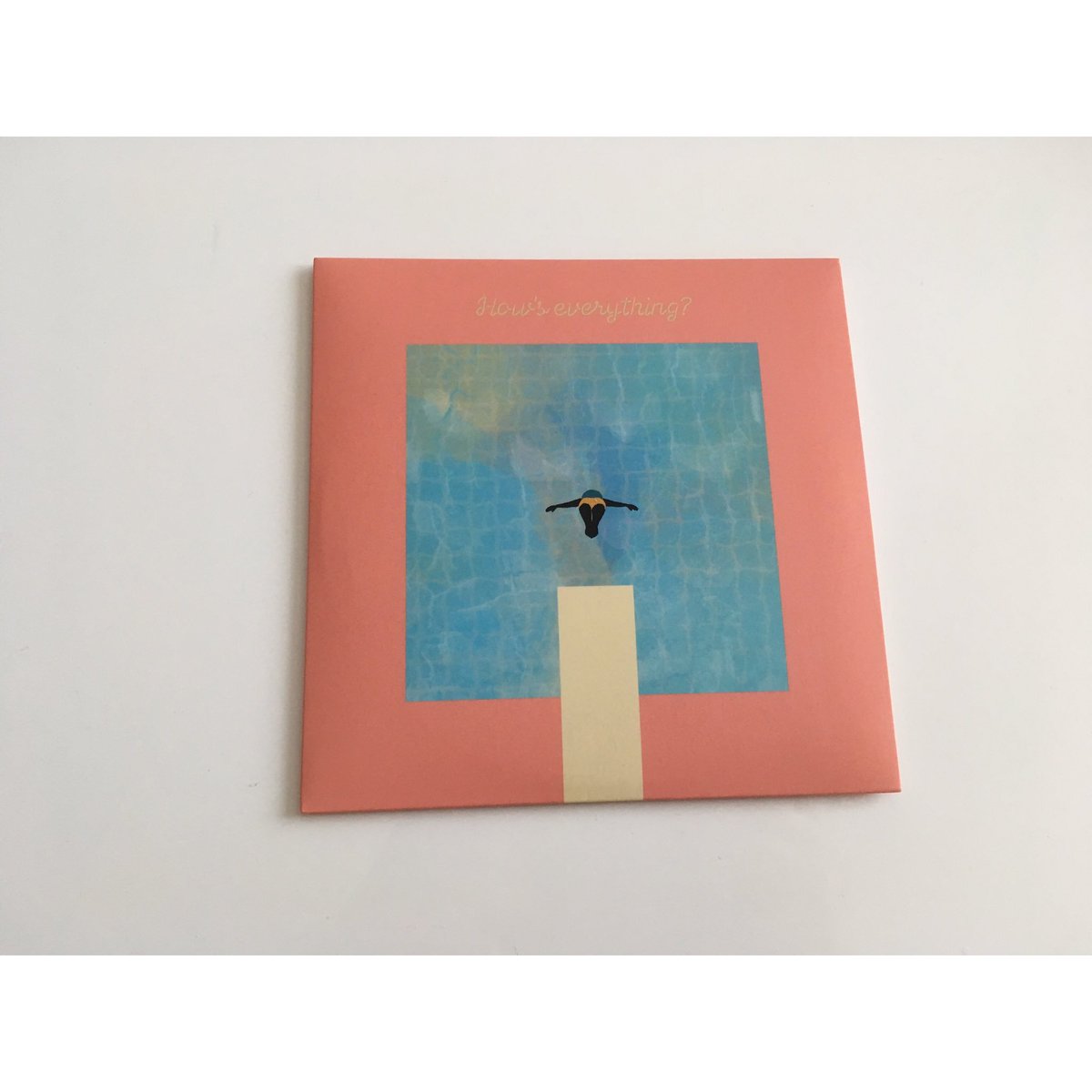 records_24's tweet photo. きょうの一枚は、Apple O’『How’s everything?』
ボーカルの子の声が好みだし、歪んだギターの音と、ふわふわと漂うような空気感がね。もう最高。
#appleo
#howseverything
#ジャケ買い
#flakerecords
#music https://t.co/qzHWdXFhQW
