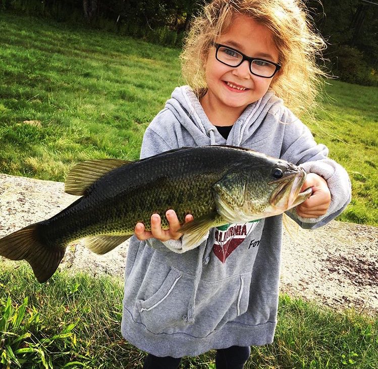 RT and follow for girls who fish! 

Start them young! @alyssamoylan0511

#fishing
