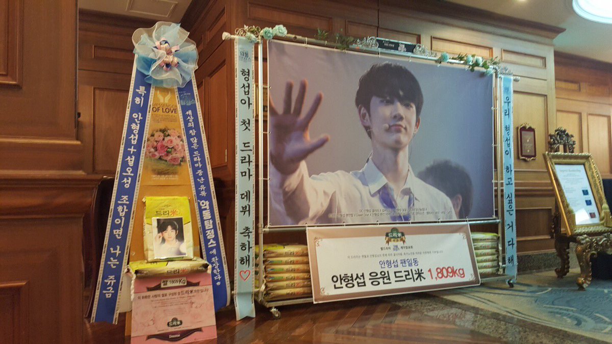 hyeongseopunion's tweet photo. 형섭이의 생일에 맞춘 1809kg의 쌀 화환이 안전하게 제발회에 도착했습니다!기부처는 형섭이의 고향인 수지구청 입니다. 모금해주신 모든 분들 감사드립니다! (•̀ᴗ•́)و https://t.co/Uuhe49uq0Z