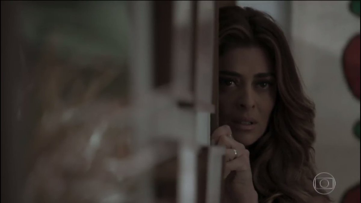 caismila's tweet image. Quando a minha mãe tá com o chinelo na mão e manda eu passar #AForcadoQuerer