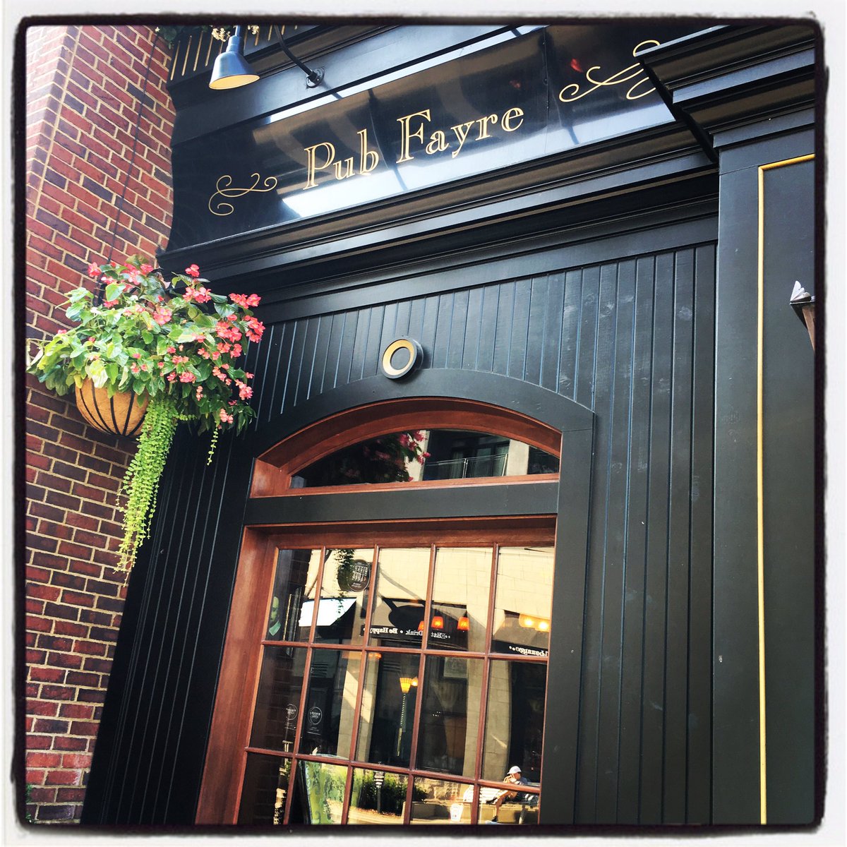 Bookbug_Jess's tweet image. Spelling is a bit off, but how cool is this!! #nashville #feyre #acotar #acomaf #acowar #sarahjmaas @BloomsburySyd @SJMaas