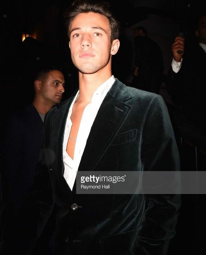 Happy Birthday to Cameron Dallas     !!!!!! Wishing you the best 