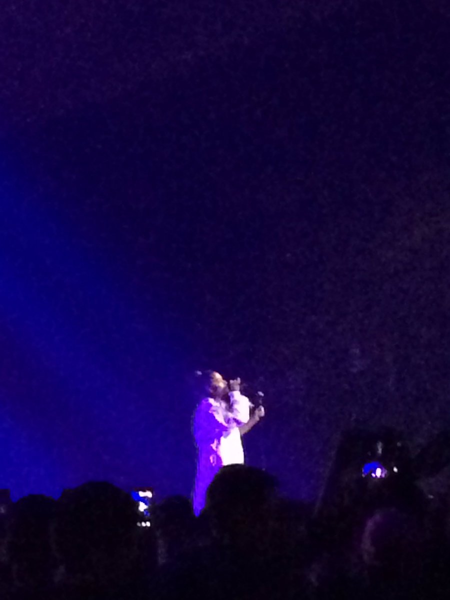 OhHeyItsGrace's tweet photo. Queen 👸🏽👸🏽 @ArianaGrande see you again tonight 👏🏻❤️ https://t.co/iB57GcnHTW